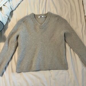 Uniqlo 100% grey wool sweater Small